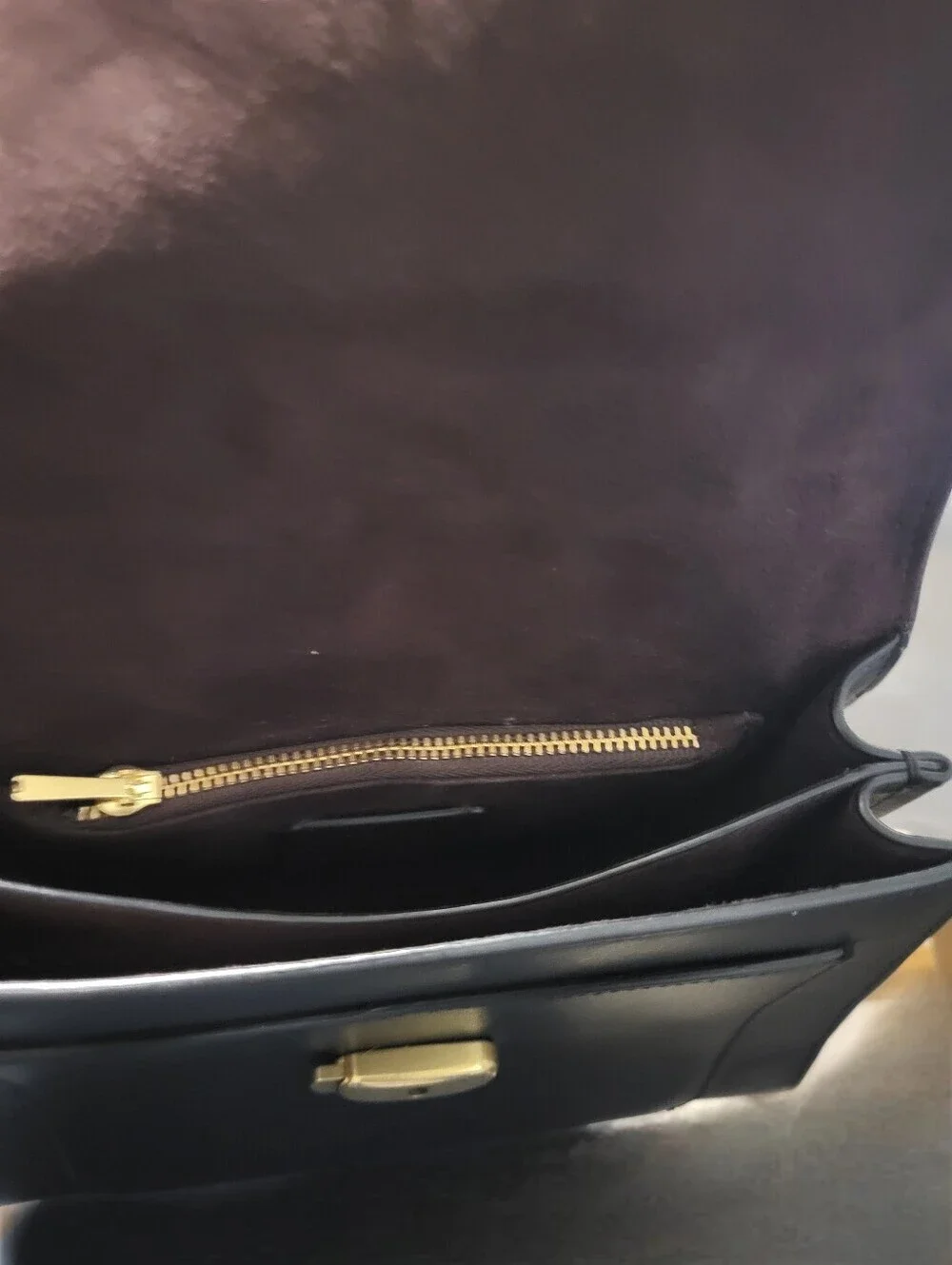 Coach TABBY TOP HANDLE 20. Black Polished Leather.